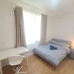 Spacious Room In Quiet And Cozy Home - E1