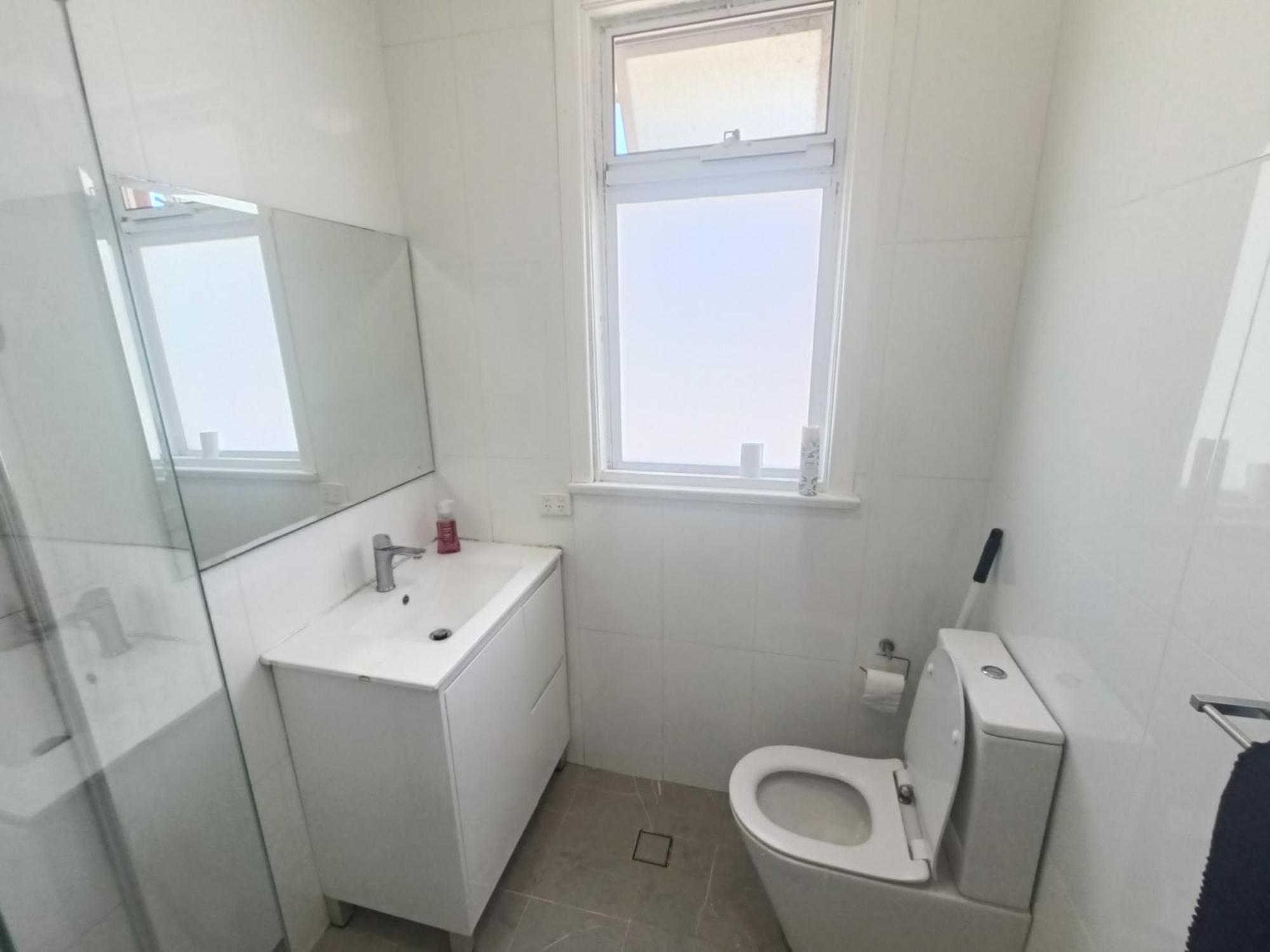 Homestay Spacious In Quiet And Cozy - E1 Sydney